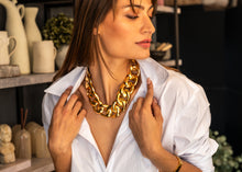 Load image into Gallery viewer, Big Link Necklace Gold
